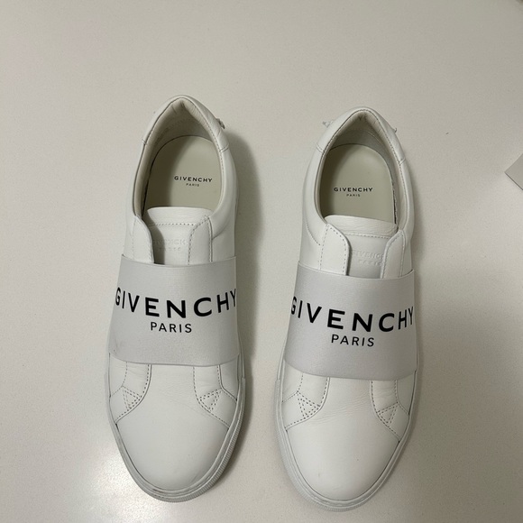 Givenchy Sneakers - Picture 2 of 5